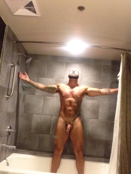 gsocumdump: smokeswapm4m: cansmoker84: Drew Sebastian is welcome in my hole any time he likes FUCK