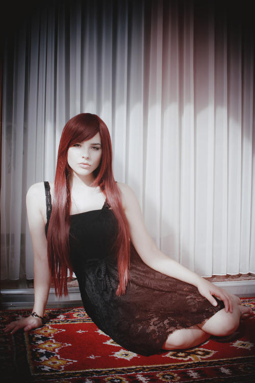 xthecoldfrontx:  instagram: thesoundofbreakingupxthecoldfrontx.tumblr.combracelet from http://vanewonderland.bigcartel.com/wig from prettyland.eu  dress from http://blackmilkclothing.com/