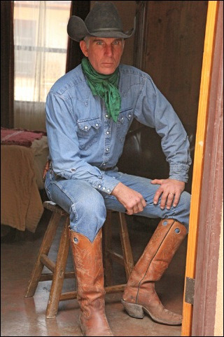bootsize10:  txcwbybooted:  untitled by bootsnwranglers on Flickr.   Very nice……