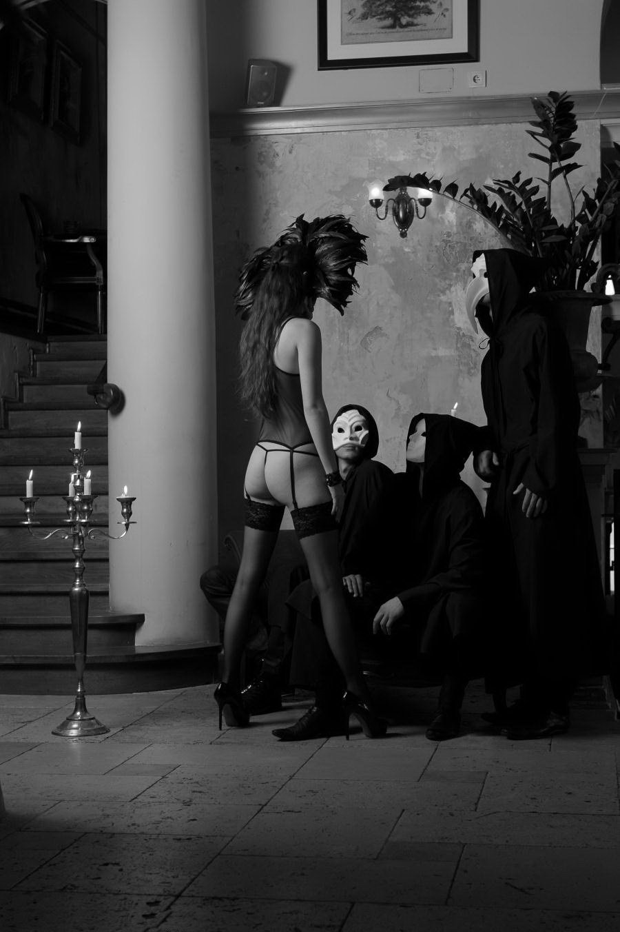 enjoyyouragony:  luisdominante:  Avec moi, maintenant.   Women. Pain. Pleasure. Agony.