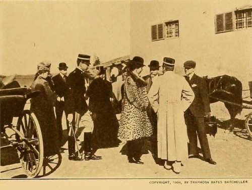 Marchesa Luisa Casati in leopard-skin coat, Photo by American socialite, club woman and concert sing