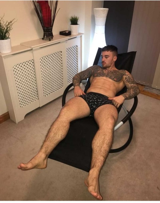 mymancrush2-chrishatton:  Lounging with Chris Hatton 