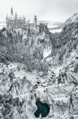 50bestphotos:  Neuschwanstein Castle by GeoffreyGilson