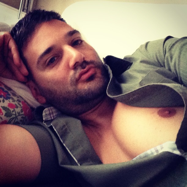 pecteasers:  Look at the big brown nip! 
