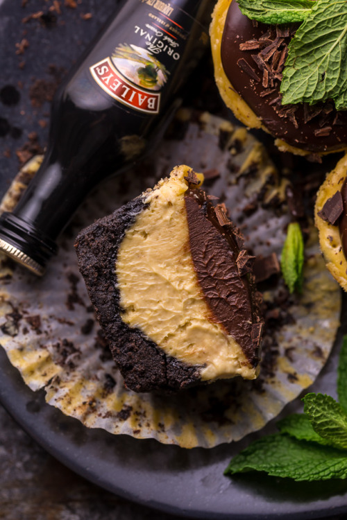 sweetoothgirl:Mini Baileys Irish Cream Cheesecakes