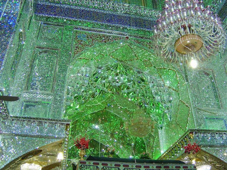 mymodernmet: Modest-Looking Mosque is a Dazzling Dream Inside  Oh how gorgeous!