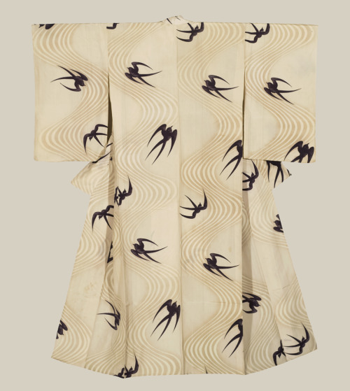 Katazome Hitoe KimonoJapanMid-Showa period (1950-1970)An unlined silk kimono featuring katazome-tech