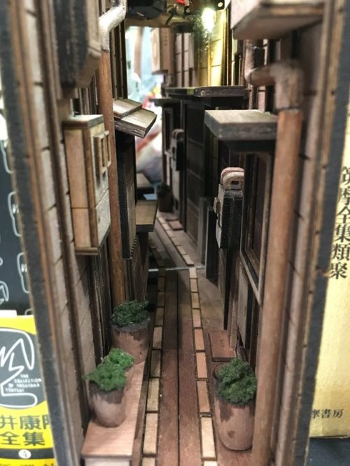 jumpingjacktrash:  mendelpalace:  A Japanese artist who goes by monde has made a series of wooden bookend dioramas that replicate the back alleys of his hometown of Tokyo.  Sources: x x @stick-arms @lunaticobscurity  these are SO COOL 