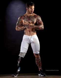 writerbear:  lelandjr:  ALEX MINSKY ~ U.S. Marine Veteran.   I am not, I repeat NOT, obsessed with Alex Minsky’s cock. I’m just curious if it is tattooed. Once I know that, then I’ll be obsessed.