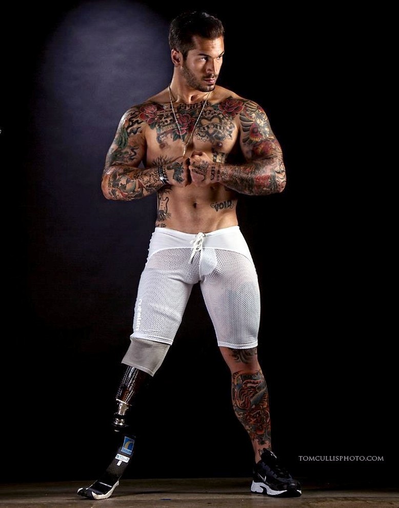 biblogdude:  militarymencollection:    Retired Marine Cpl. Alex Minsky    Fucking