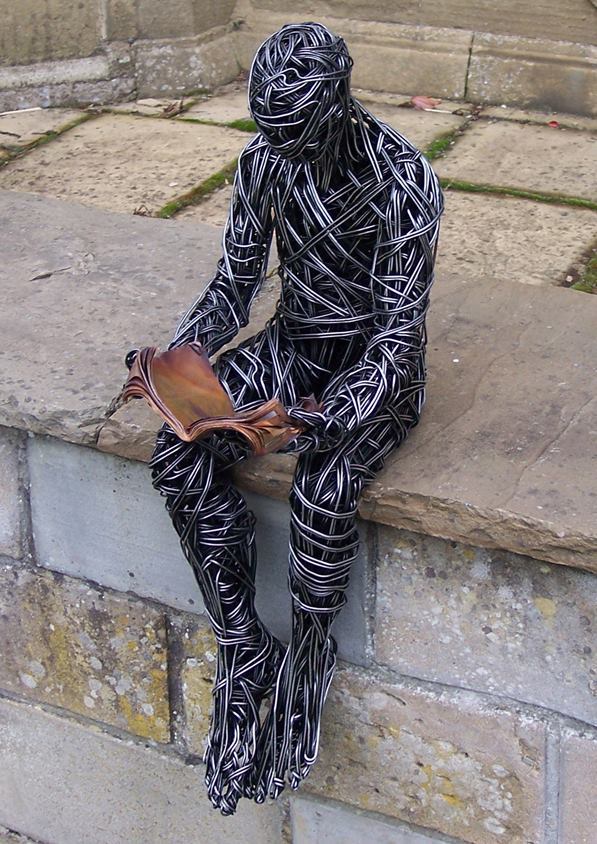 askun:  jedavu:  Breathtaking Wire Sculptures Capture the Fluidity of the Human Body