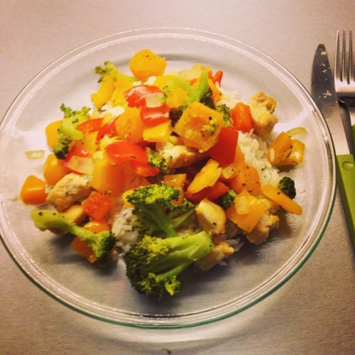 First real meal I’ve made since moving to cyprus :) yummy!! #dinner #stirfry #cyprus #newlife