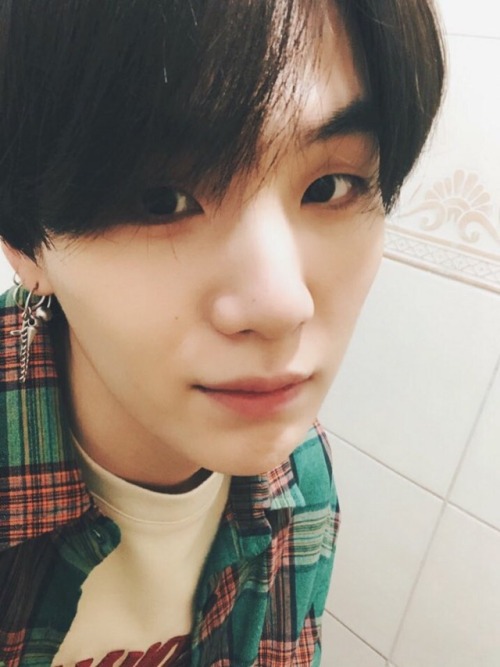 180513 Suga’s Tweet늦었는데 조심히 들어가요오 고마워요 pic.twitter.com/3GzUrJCiAtIt’s late, so take