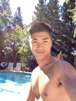 isleboy808: whitemeatforasianbred:  sfcastroboy: Cute need to visit Sacramento sometime soon…   That pussy 😍 