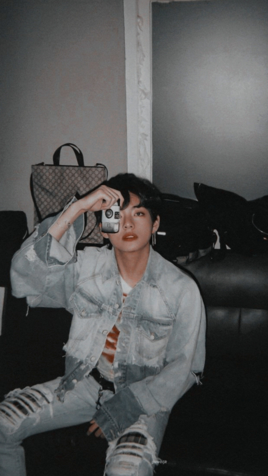 Featured image of post Lockscreen Aesthetic Bts V Wallpaper Bts bts wallpaper kpop kpop wallpaper taehyung wallpaper aesthetic kpop lockscreen kim taehyung v