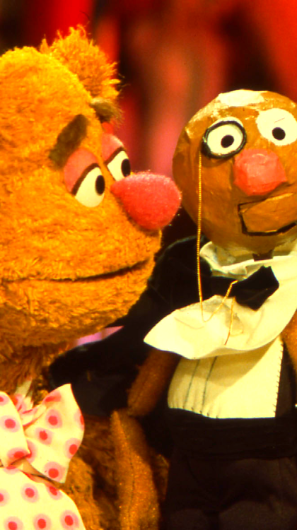 deadlightsgirl:  muppetmindset:  “Good grief, the comedian’s a bear!”  “No he’s-a not, he’s-a wearing a necktie!”   my all-time favorite punchline. makes me laugh every time i hear it.