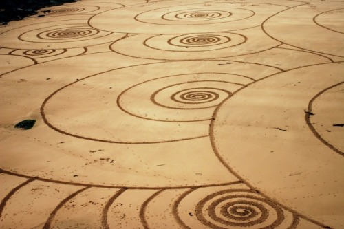 These beautiful works of sand art were created by artist Tony Plant. Plant uses a rake to create the