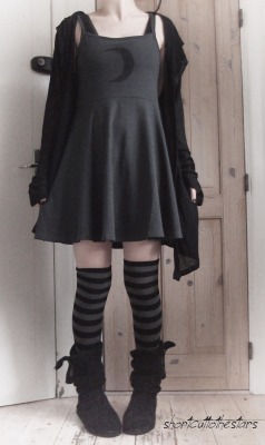 shortcuttothestars:  Ok this is really not weather appropriate, I’ll put on tights and a scarf before going anywhere :P But I look super cute!Dress from H&amp;M (Print by me)Hoodie cardigan from H&amp;MSocks from BodylineThrifted boots (UGG) 