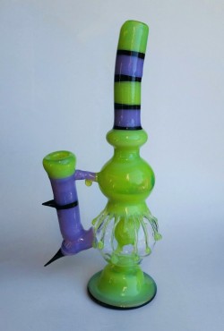 stoneressentials:  CLICK&gt;&gt;StonerEssentials.com Online Shop for Stoner Gifts, Accessories, Gadgets, and other Dank 420 Lifestyle Merch, Bongs and other Smoke Accessories