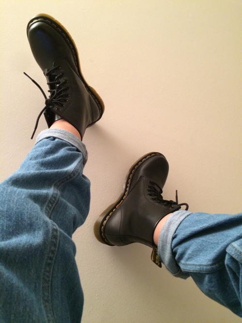 spiraphobias:  i’m in love with my new doc martens!   💦