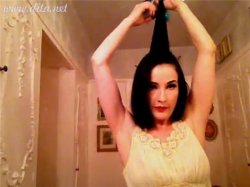 diva-von-teese:  How Dita does her hair ♡