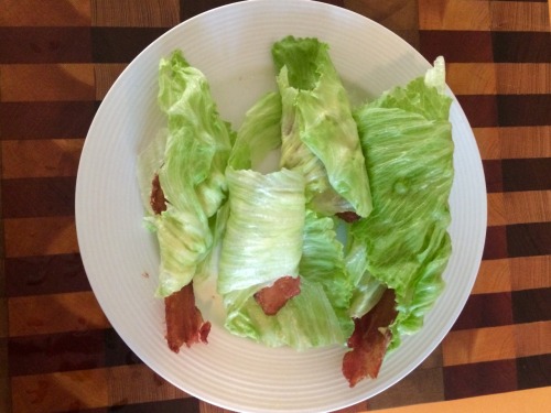 pineapplefeast:Lettuce wraps with bacon & homemade mayo (olive oil, lemon juice & egg)