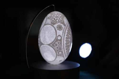 sixpenceee:Franc Grom crafts beautiful, lacelike sculptures into egg shells, inspired by traditional