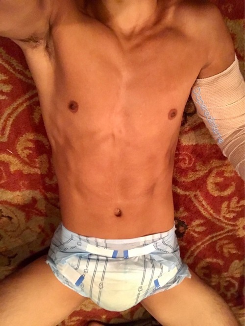 diaperedlittleme:Decided to get comfortable while no one was home 