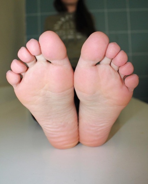 perfecttoesandsoles:  😍Sexifeetime😍