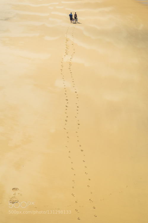 footprints in the sand by halagabor