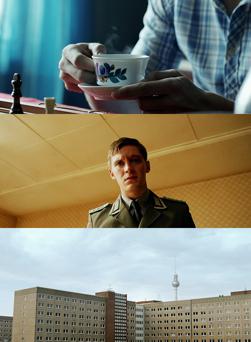 gaspardette: Deutschland 83 - 1x01  “Wo bin ich hier?”