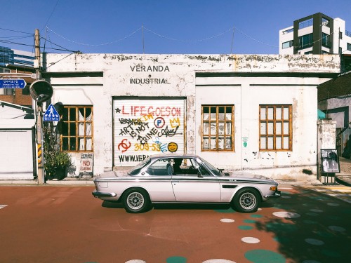 Classic BMW, contemporary Porsche in Seongsu-dong.