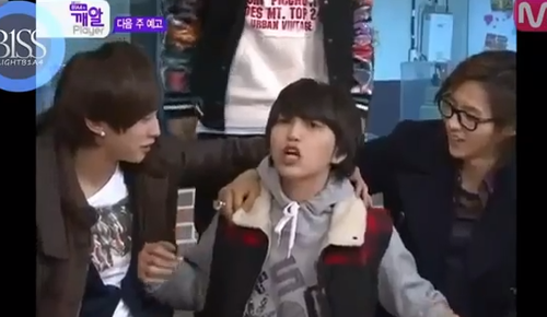 Sex chataek:  Why does Sandeul always look like pictures