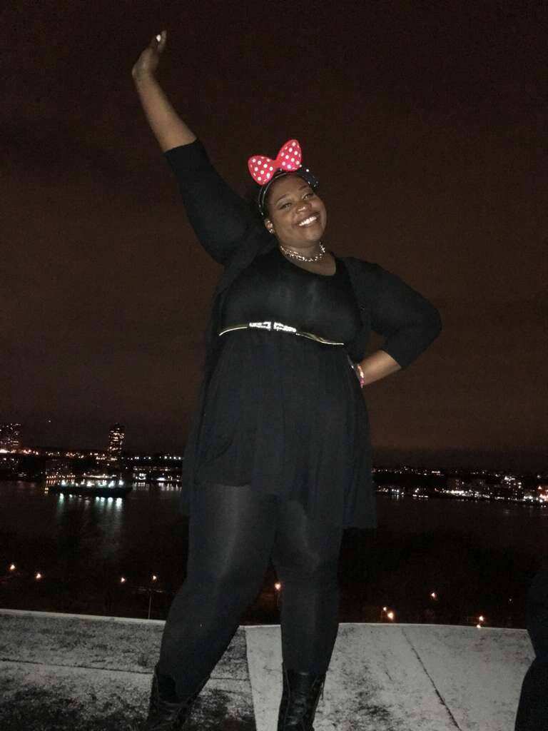 ayyyoooveeee:  I spent my last hour drinking Spanish wine and tequila on a rooftop