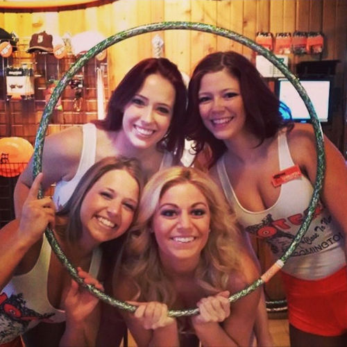 hooters girls