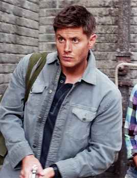 deanwinchesters:dean + his super cute duffle bag filled with weapons