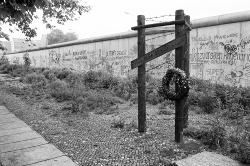 West Berlin Bernauer Strasse 1986. The memorial to Olga Segler, who died at this spot trying to esca