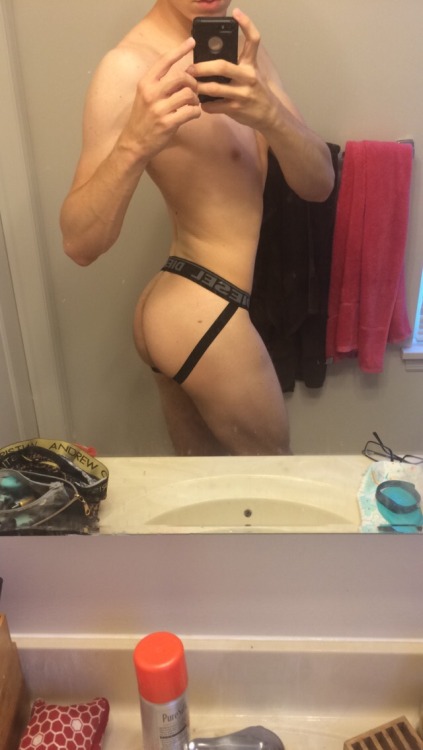 everyonesfavoritegayguy:  I feel so good in this jockstrap like damn