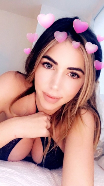 welcometoobloggg:  Emmy Corinne