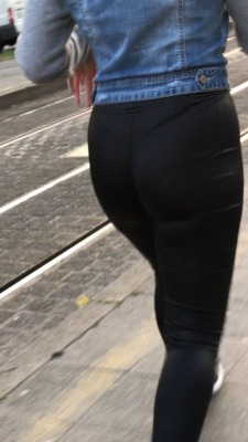 Big Ass In Public