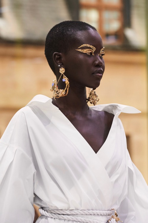 sendommager:Adut Akech at Valentino spring/summer 2020