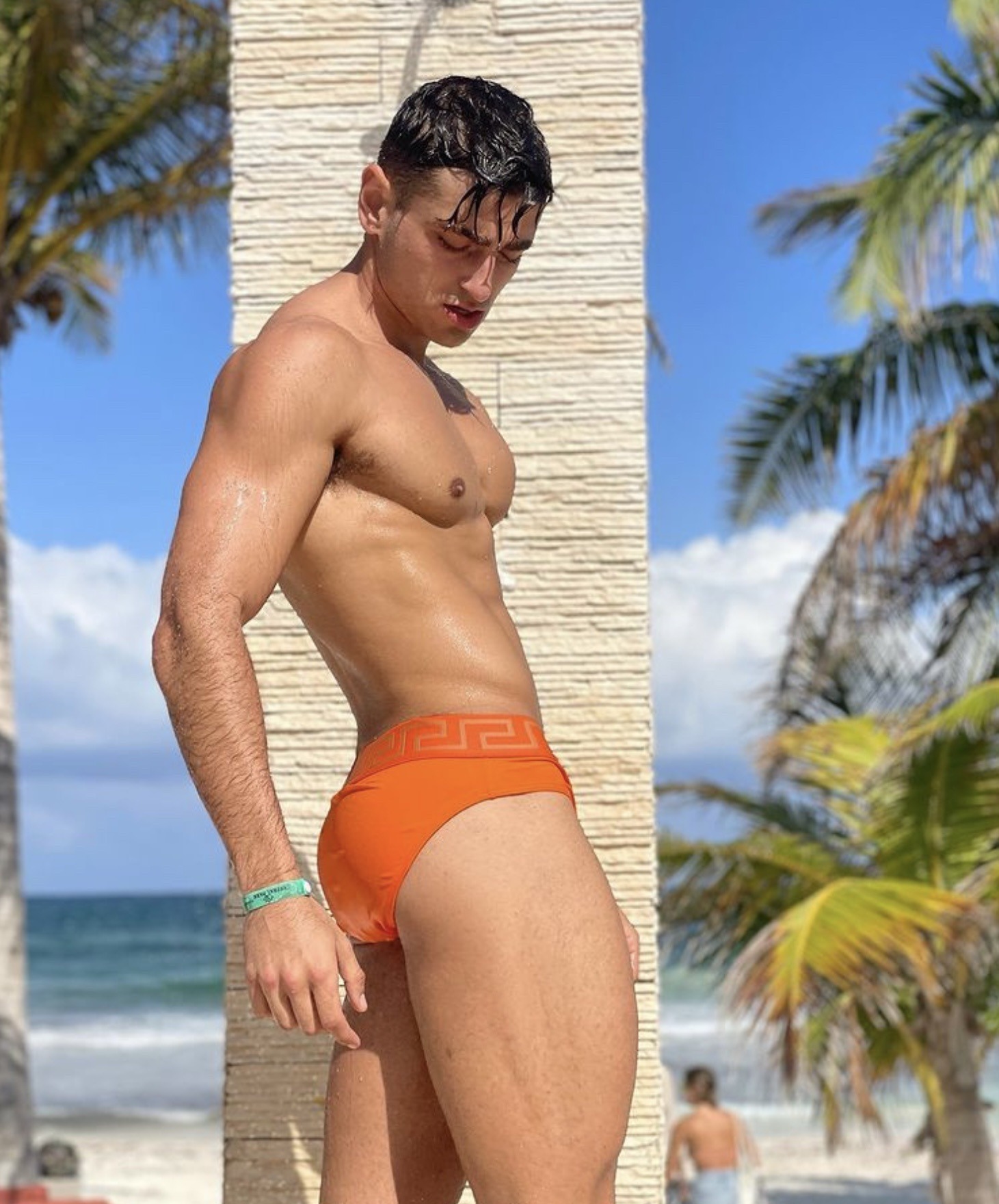 carloseffort1:elnerdo19:Just gorgeous Carlos Effort doing his thing! ❤️💛🤍❤️💛🤍❤️💛❤️💥🔥💪🏻💥🔥💪🏻💥🔥💪🏻