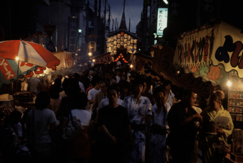 dolm: Japan. Kyoto. 2001. Hiroji Kubota