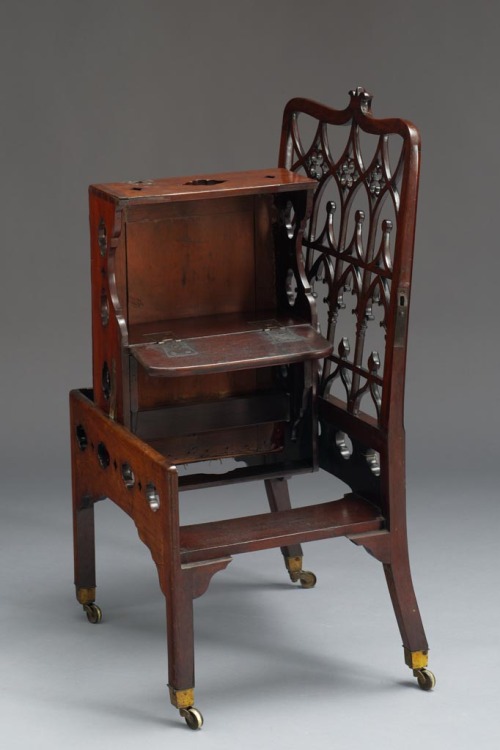 Library chair with steps, in the manner of Thomas Chippendale, 1750. Mahogany, velvet. England. Muse