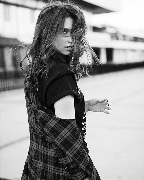 https://amazinggirlsphotos.tumblr.com/post/158975685174