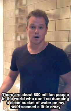 gwen-fit:  huffingtonpost:  Matt Damon Does Ice Bucket Challenge With Toilet Water