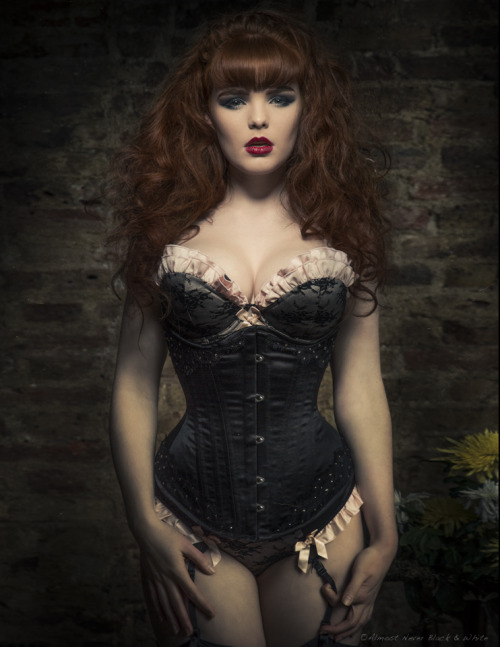 miss-deadly-red:  Photography/Retouch: Almost Never Black & WhiteModel/Mua/styling: Miss.Deadly.RedCorset: valkyrie corsets    