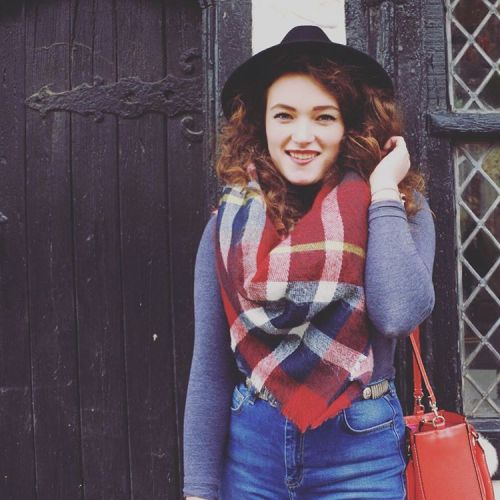 So happy it&rsquo;s cold enough to we wearing my favourite @zara scarf again!! #ootd