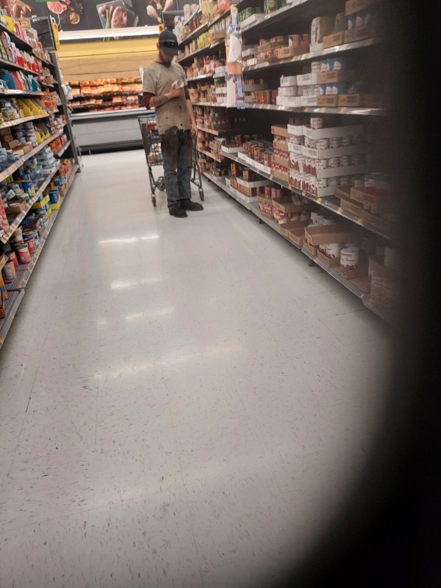 muddytallboots:I love to see greasy boys at the market after a days work.  Come home with me and I will make you dinner!