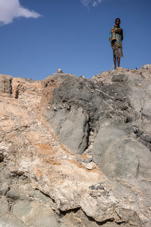 anywhereinafrica:A pegmatite sheet cutting across a Neoproterozoic gabbro. Mafic rocks in Turkana ar